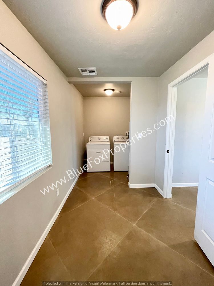 9512 E 29th St property image