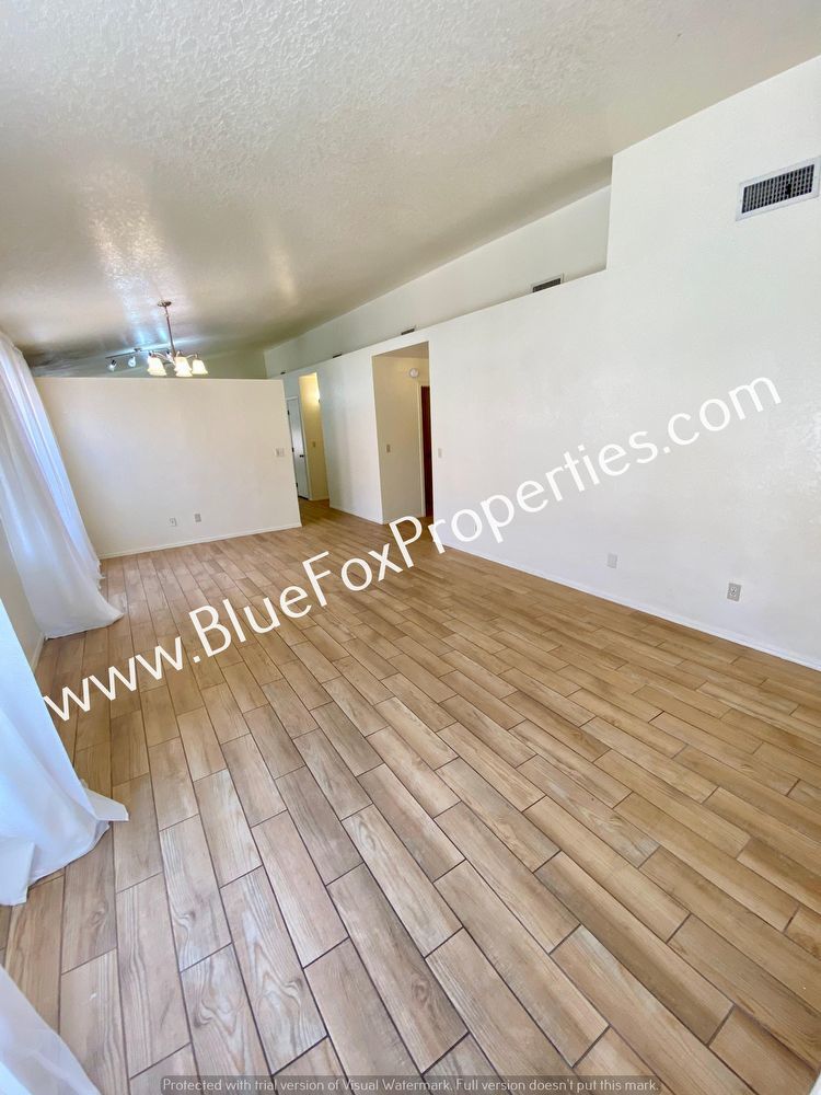 4692 W Knollside St property image