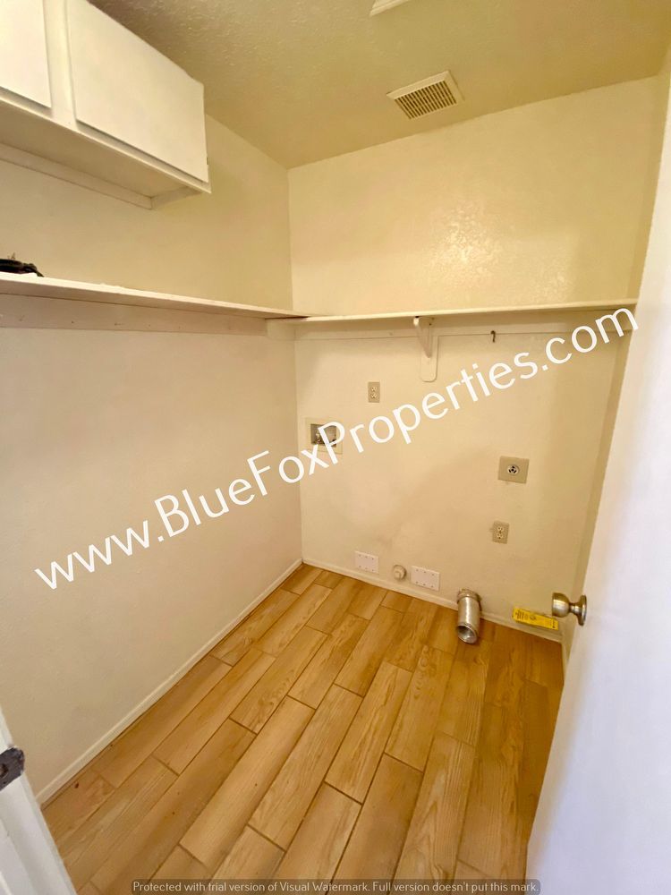 4692 W Knollside St property image