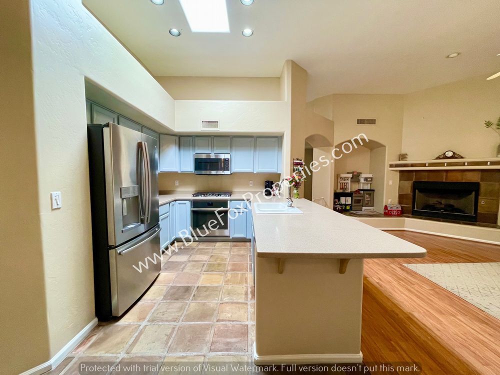 5449 N. Crescent Ridge Drive property image