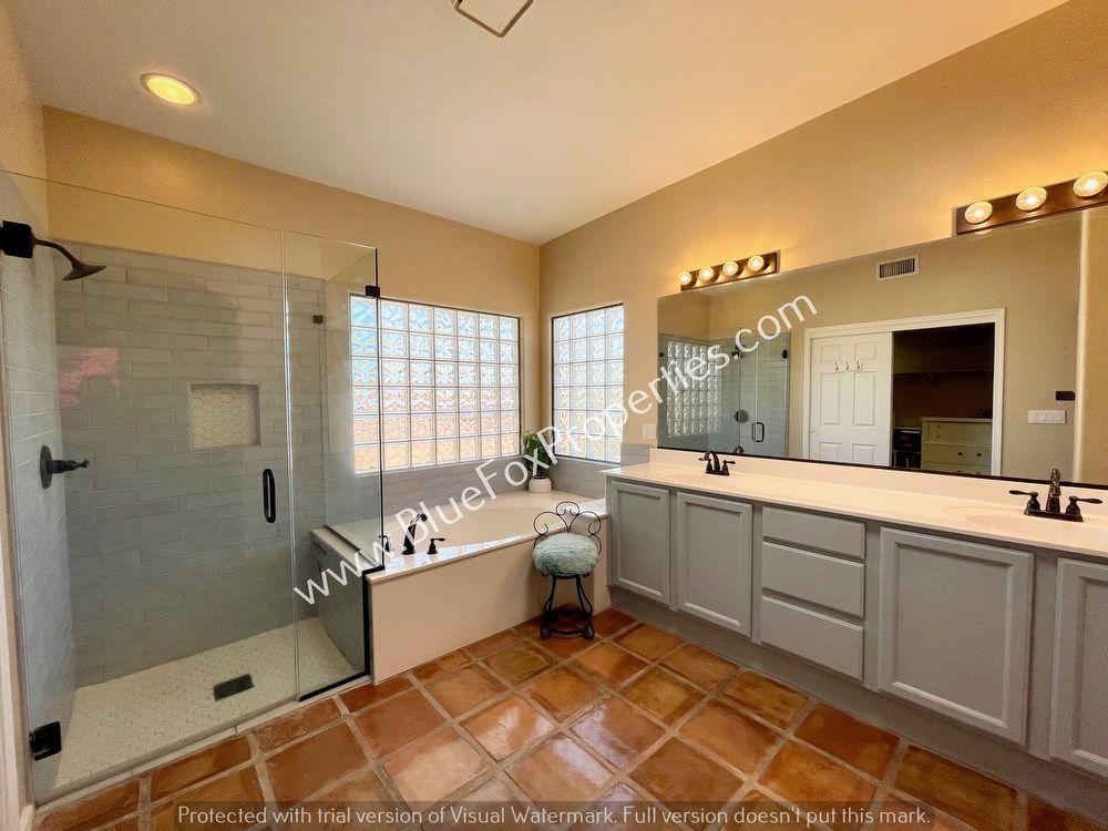 5449 N. Crescent Ridge Drive property image