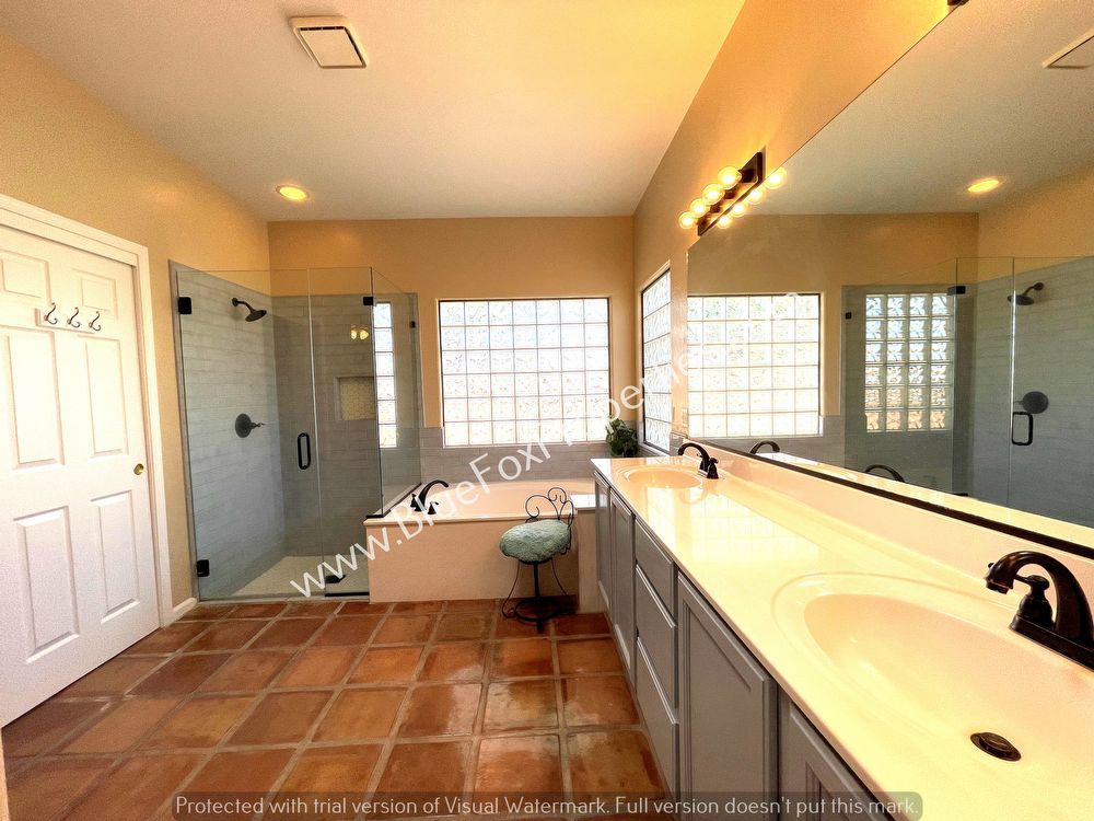 5449 N. Crescent Ridge Drive property image